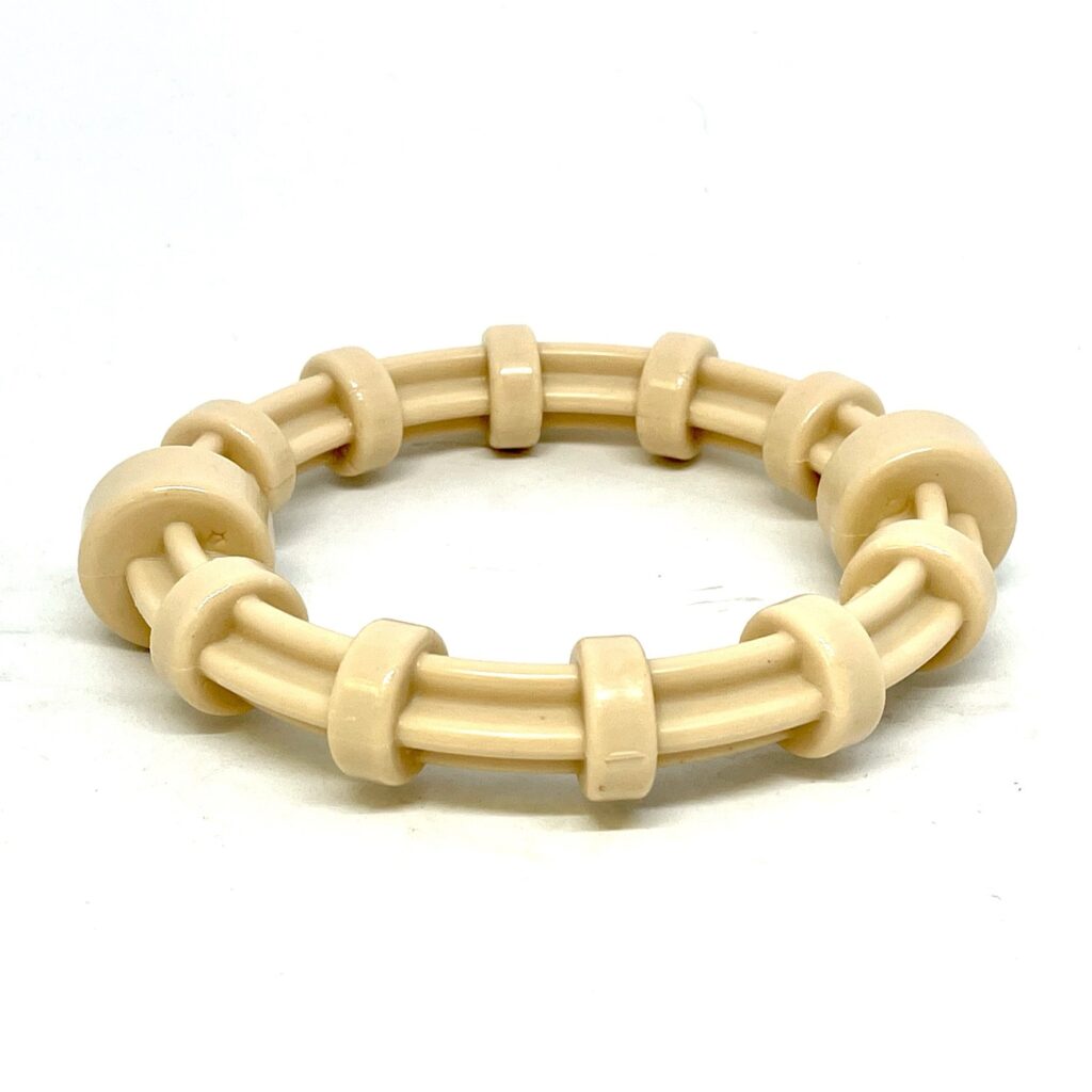 An image of SodaPup – True Dogs, LLC – SP Honeybone – Teething Ring – Cream colored with Chicken flavor